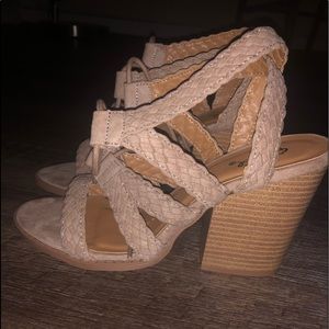 NWOT Taupe Heels